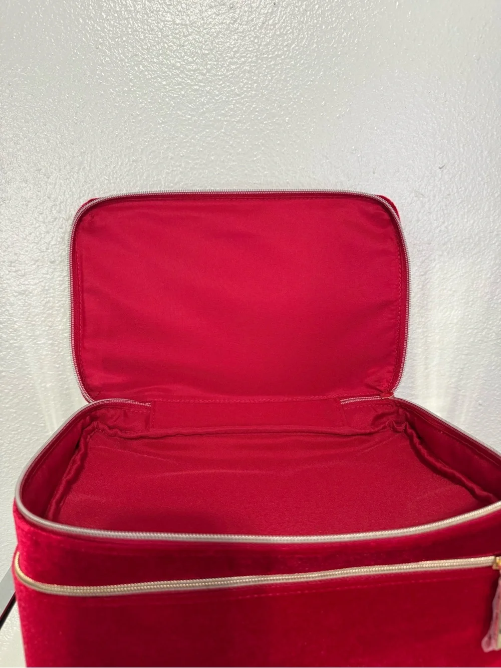 NEW Estée Lauder Red Velvet Bow Train Case Makeup Bag